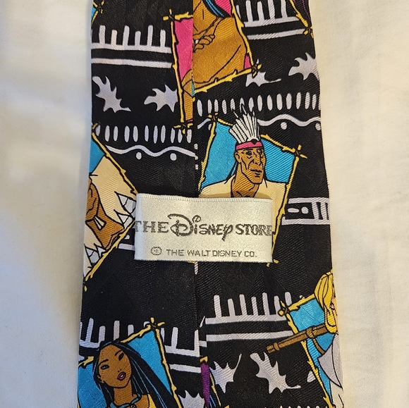 Disney Pocahontas Tie - Picture 2 of 4